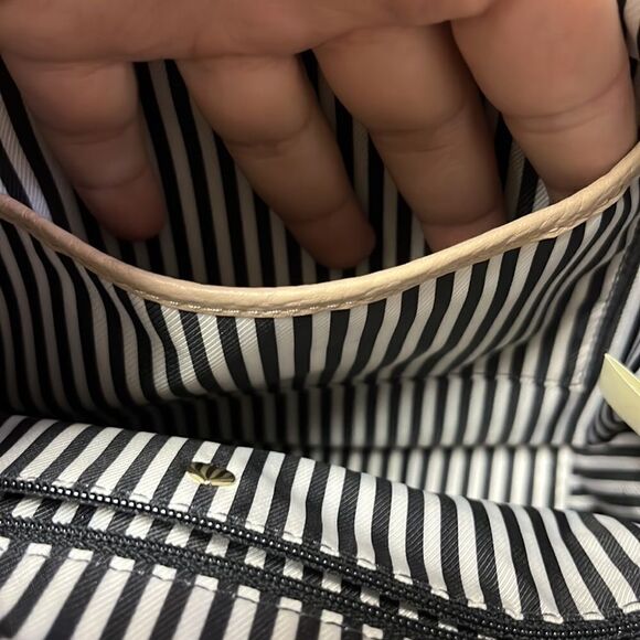 Kate Spade New York Healy Lane Lawrie Leather Adjustable Shoulder Magnetic Bag - Picture 12 of 16